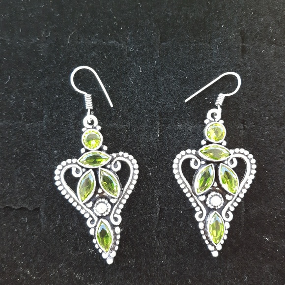 New Beautiful Peridot Silver Dangle Earrings. - Picture 5 of 6